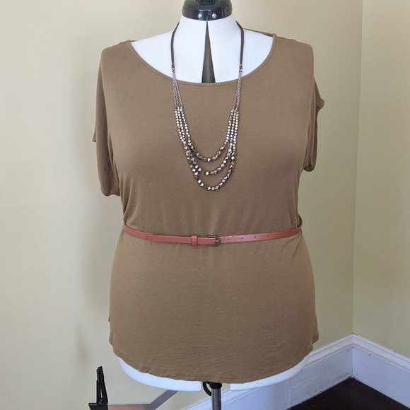 Modcloth Tops - Modcloth olive green button-sleeve super soft tee